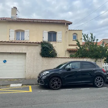 La Maison Du Citronnier Est Climatisée Avec Garage à 5 Min à Pied Des Grands Buffets Et 10 Min Des Halles